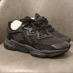 Adidas Ozweego triple black